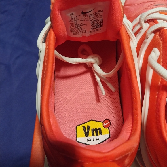 nike air vapormax plus platinum tint flash crimson cz7995-001 women's size 6 - Picture 5 of 7